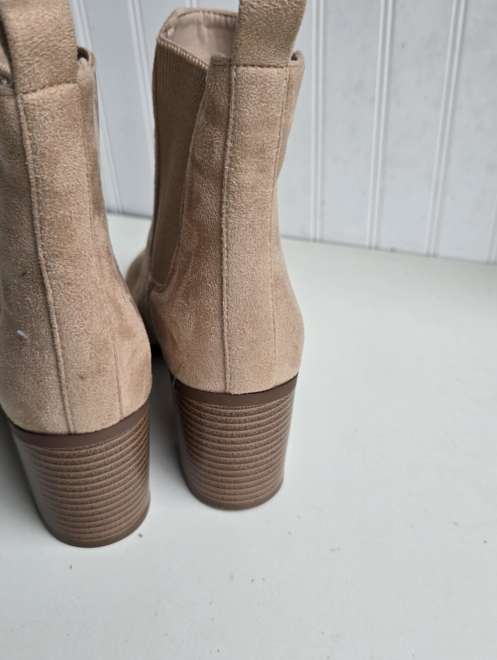 Dream Pairs Suede Chelsea Ankle Boots Beige Tan Block Heel Pointed Toe Size 9 - Picture 3 of 5